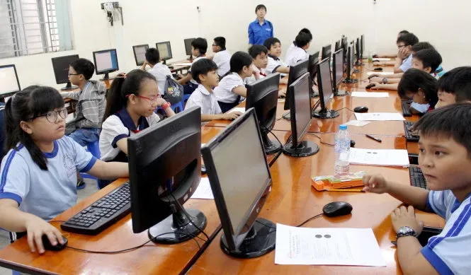 Học sinh tham gia kỳ thi thực hành vi tính tại trung tâm Edusa