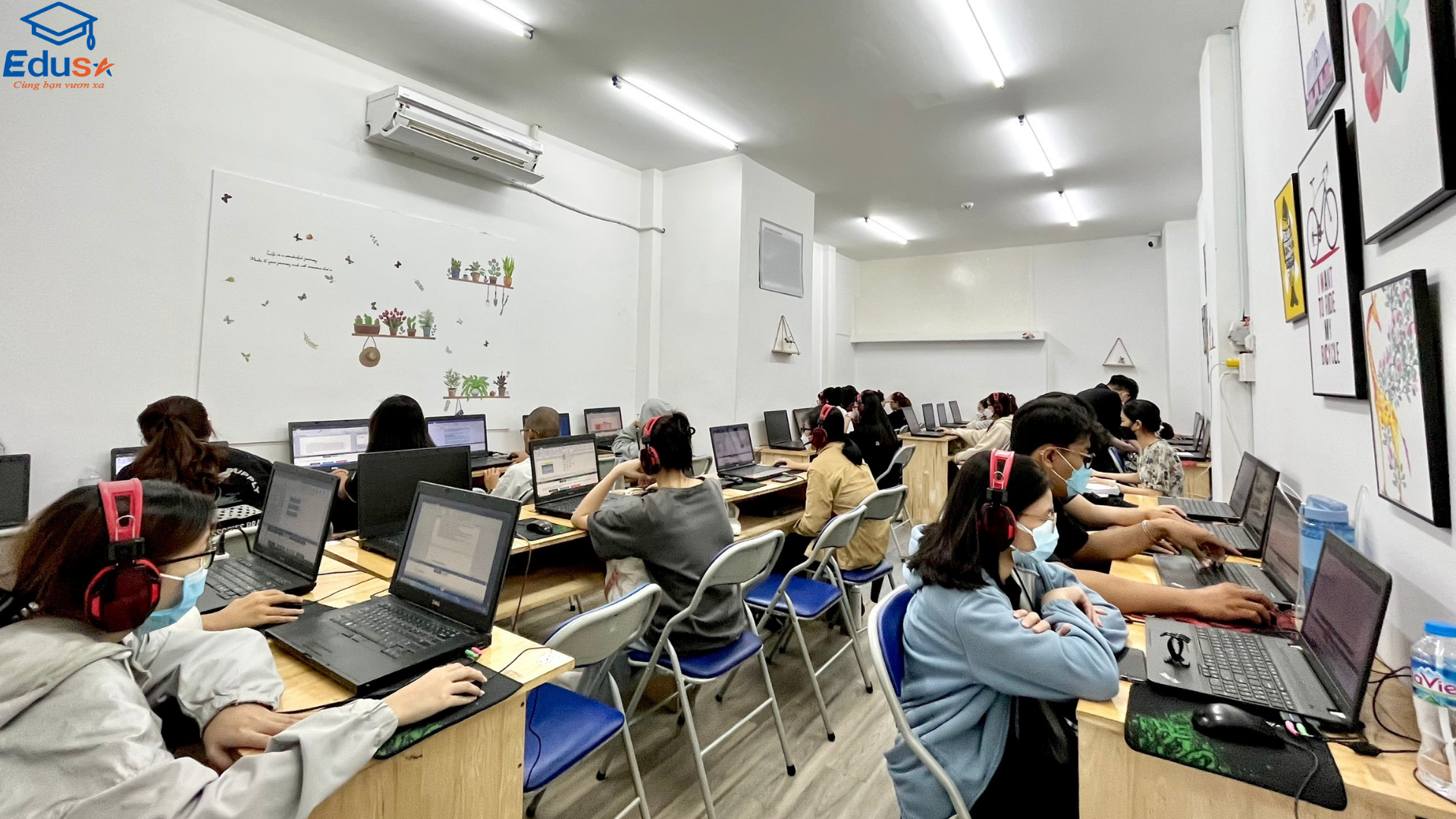 Thi viên chức có cần chứng chỉ tin học không? 6 Trung tâm luyện thi chứng chỉ tin học dành cho mọi đối tượng uy tín - EDUSA