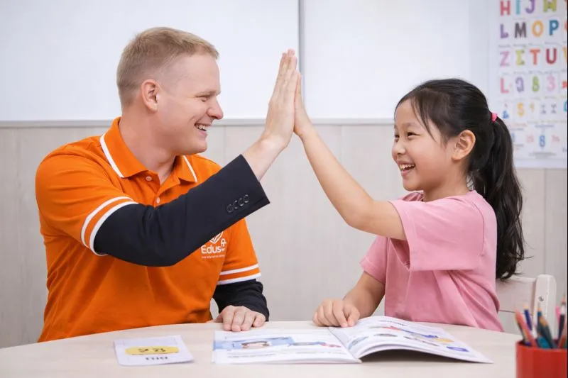 Minh họa Nguoi Nuoc Ngoai