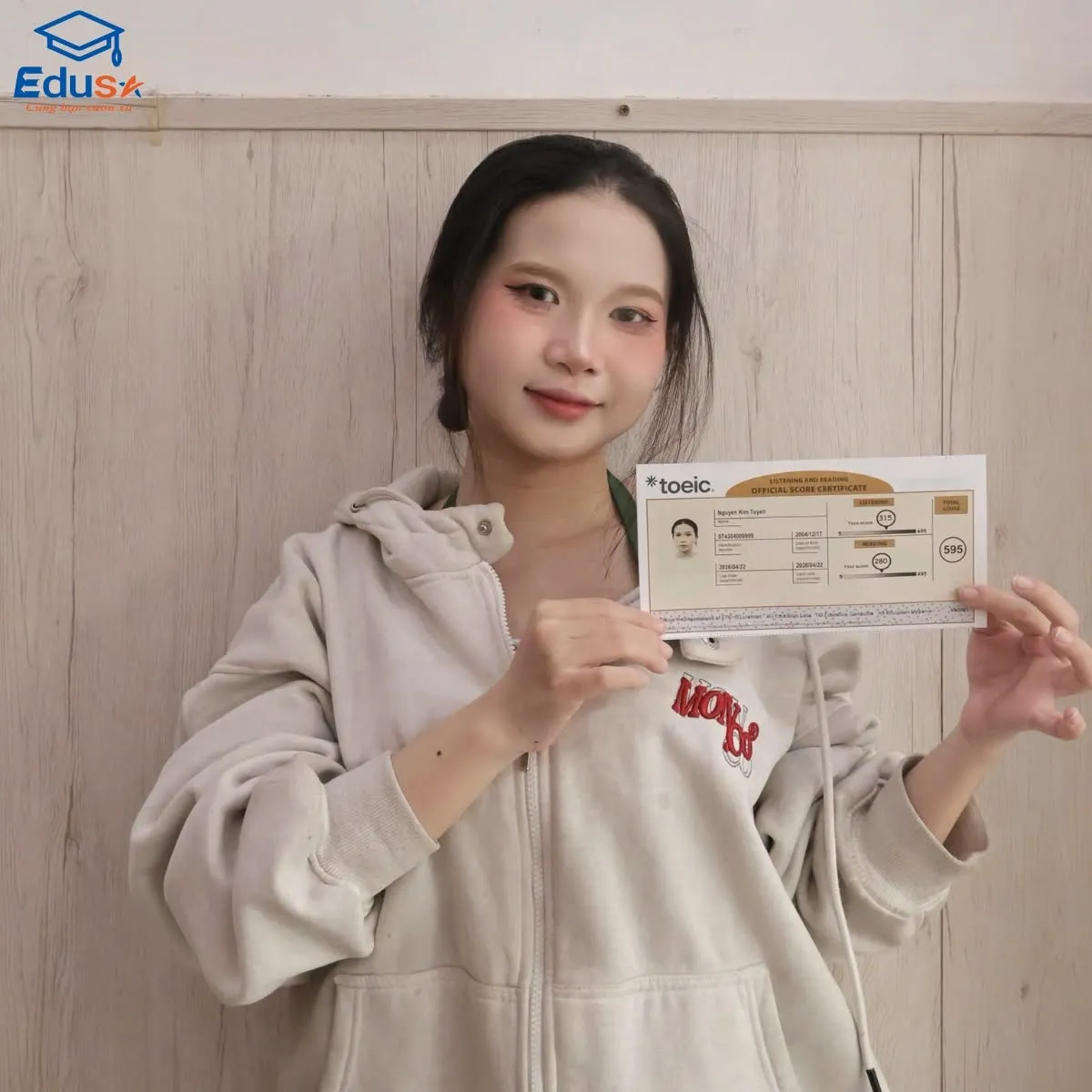 Buổi trao chứng chỉ TOEIC cho học viên tại EDUSA