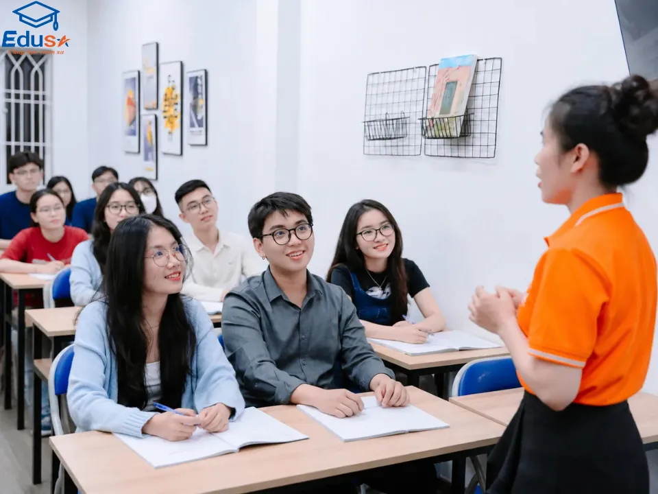 Không khí lớp học TOEIC Offline tại trung tâm EDUSA