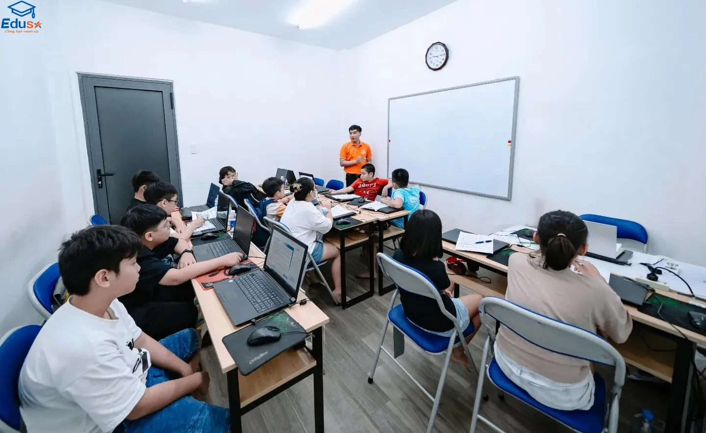 Lớp học IC3 thực hành kỹ năng máy tính và năng lực số tại EDUSA